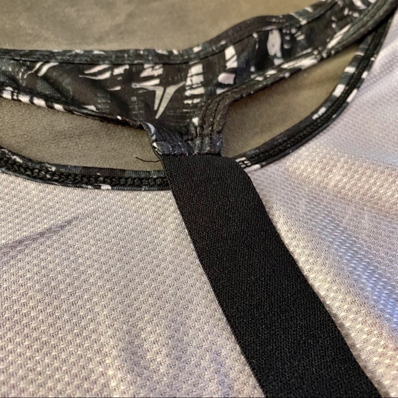 Old Navy Women’s Active Tank, L - Picture 4 of 4